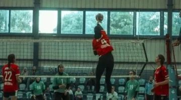 الأهلي يتفوق على أصحاب الجياد ويتأهل إلى نهائيات دوري سيدات الطائرة 1